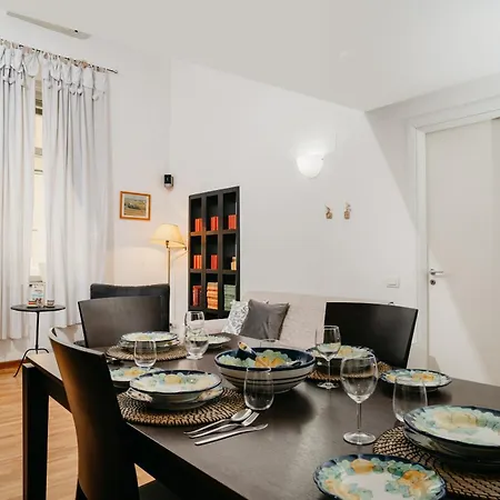 La Casa Dell' Avvocato - Centro * Nápoles